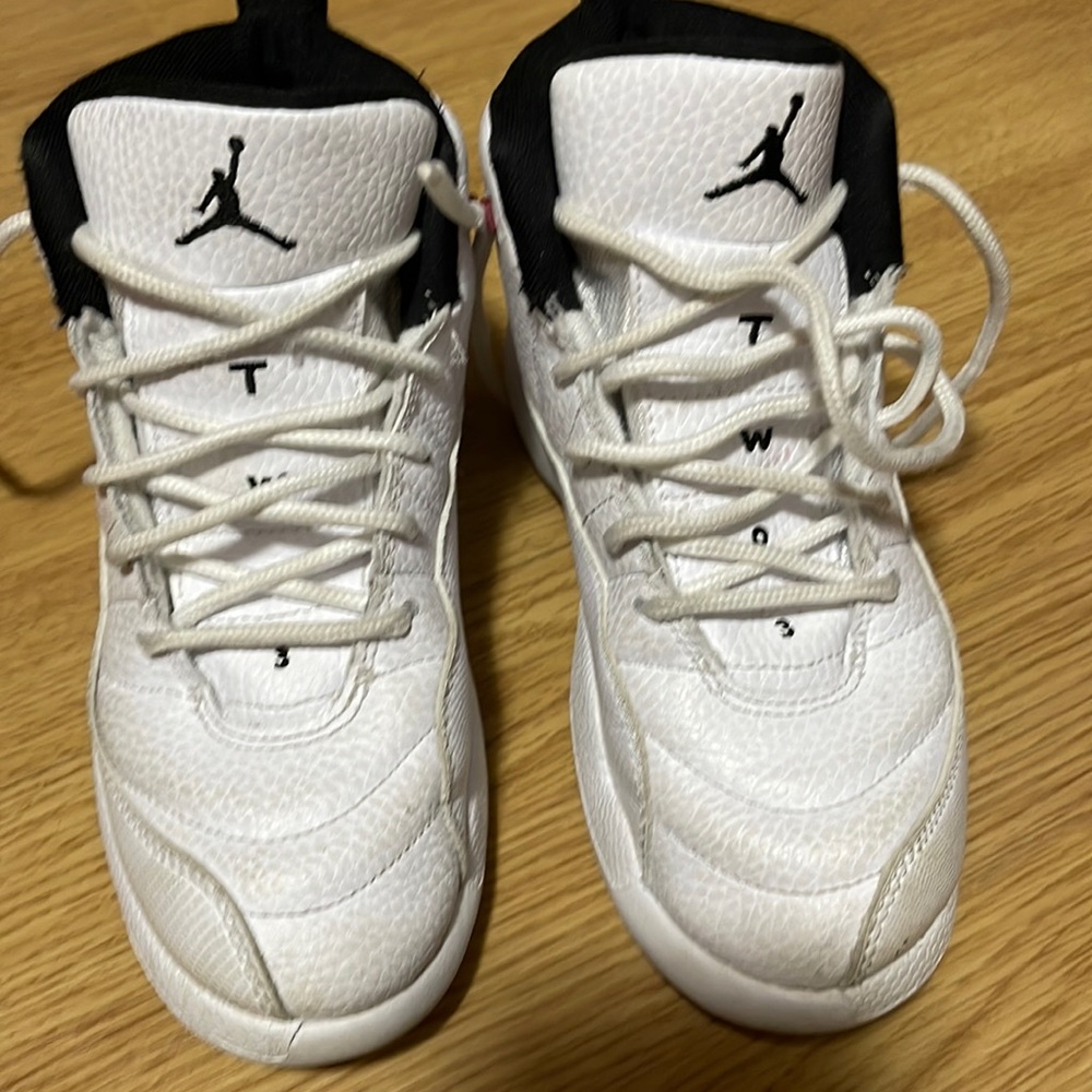 KIDS JORDAN WHITE, BLACK, And RED TRIM! ONLY WORN A FEW TIMES!